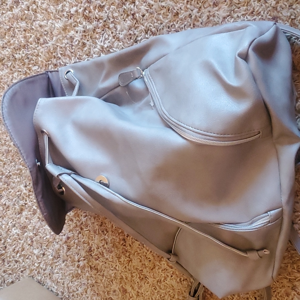 Back pack - Picture 3 of 4